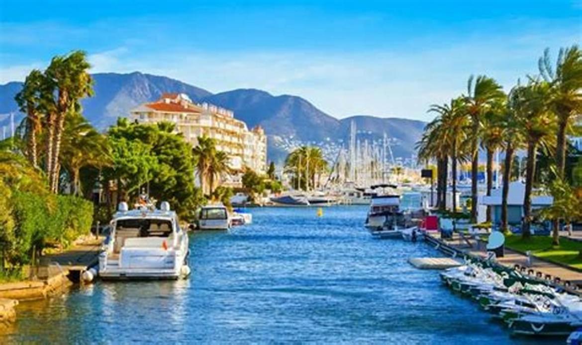 Casita Con Jardin, Bbq, Wifi, Centro Y Playa Villa Empuriabrava Eksteriør bilde